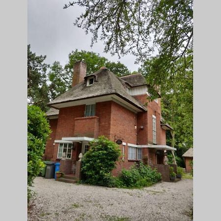Vrijstaande Rietgedekte Villa Nabij Uitvalswegen Wassenaar Exterior photo